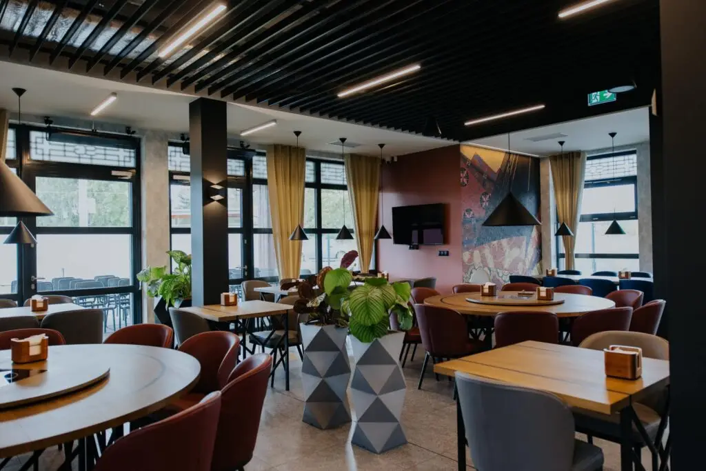 Wnętrze restauracji Saigon House.