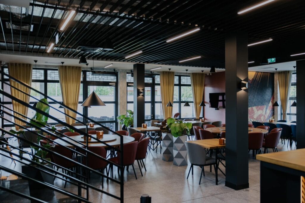 Wnętrze restauracji Saigon House.