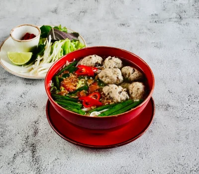 Obraz przedstawiający zupę dostępną w restauracji Saigon House